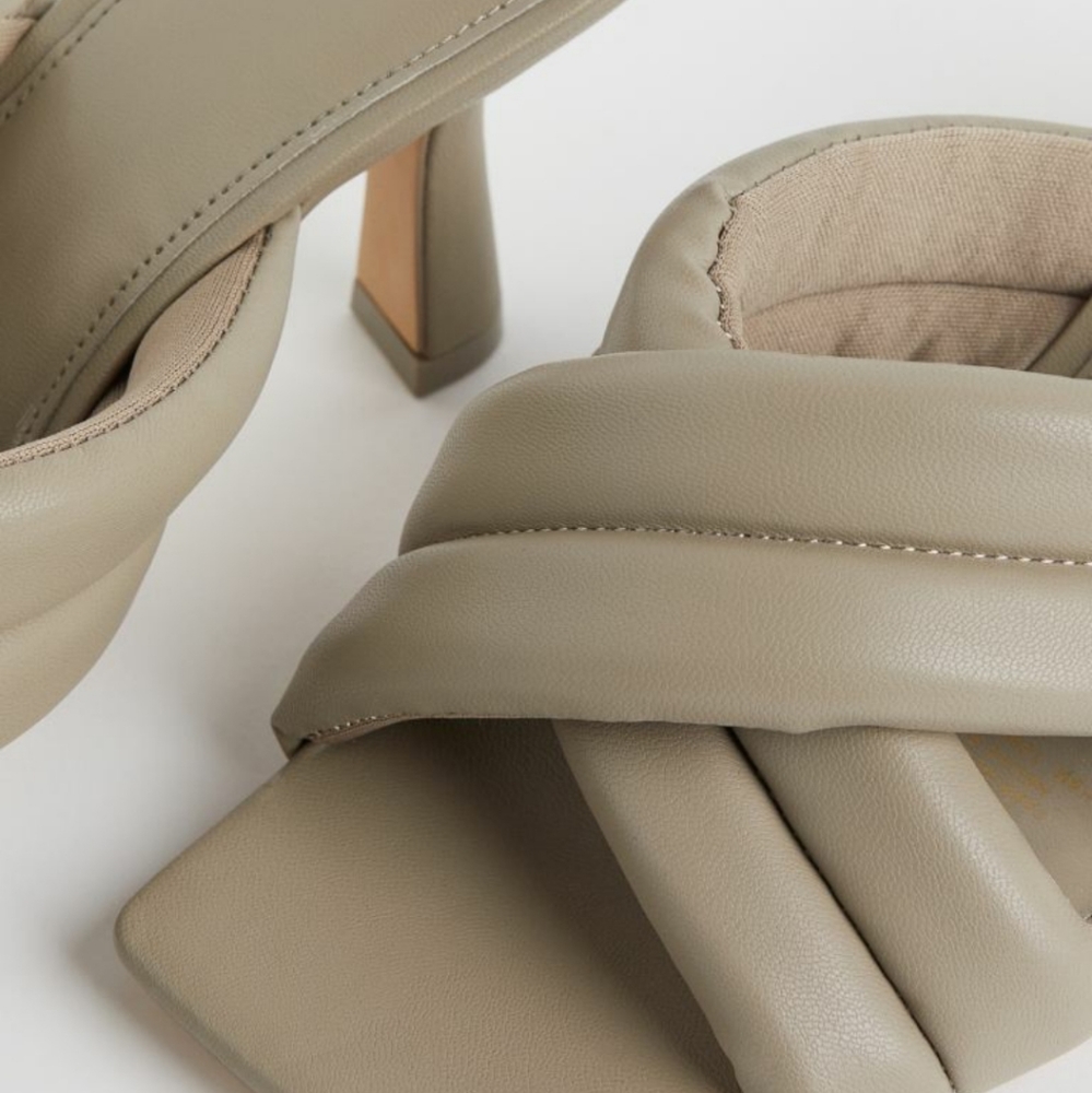 NWT Heeled mules - Picture 3 of 5